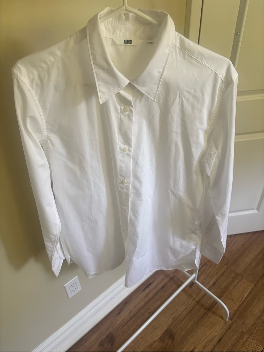 UNIQLO Super Non Iron Men’s White Classic Button-Down Shirt
